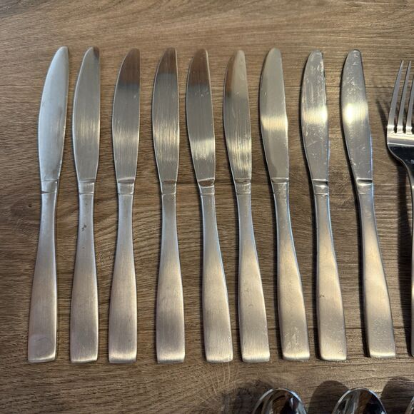 Cambridge Silver Southview Sand 0-21 Stainless Satin/Glossy Flatware Set of 20 - Picture 2 of 10